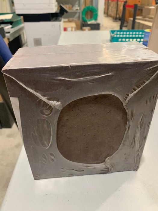 Tijolo de acumulação térmica – modelo grande com furo central