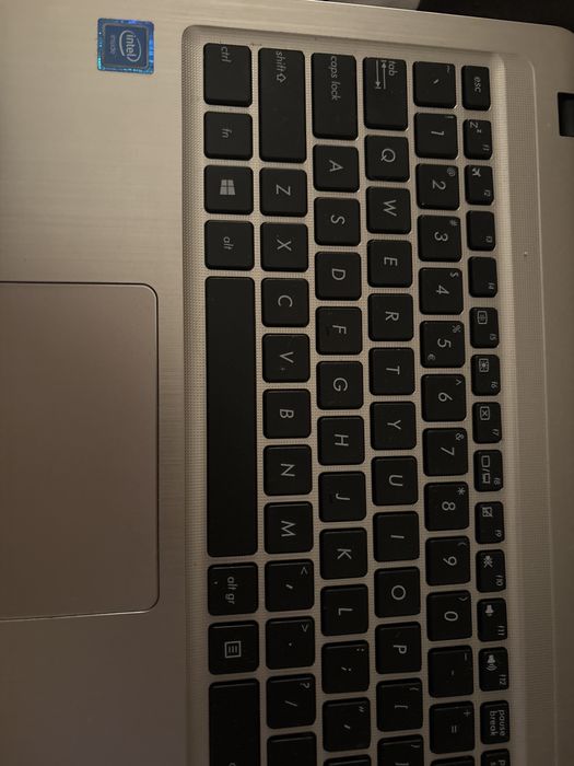 Laptop asus, bardzo dobry stan