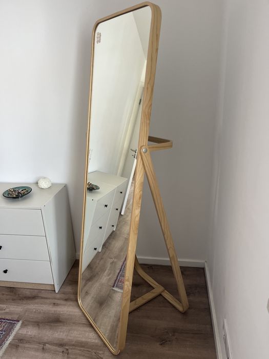 Espelho de pé IKORNNES