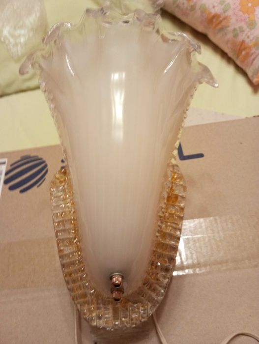 Продам люстры и бра.