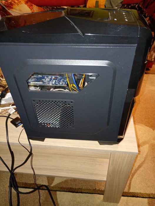 Komputer wraz z monitorem