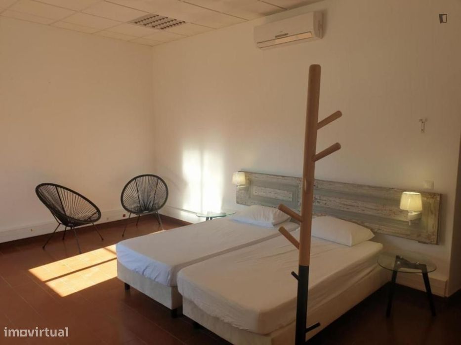 Quarto - localizado em Faro