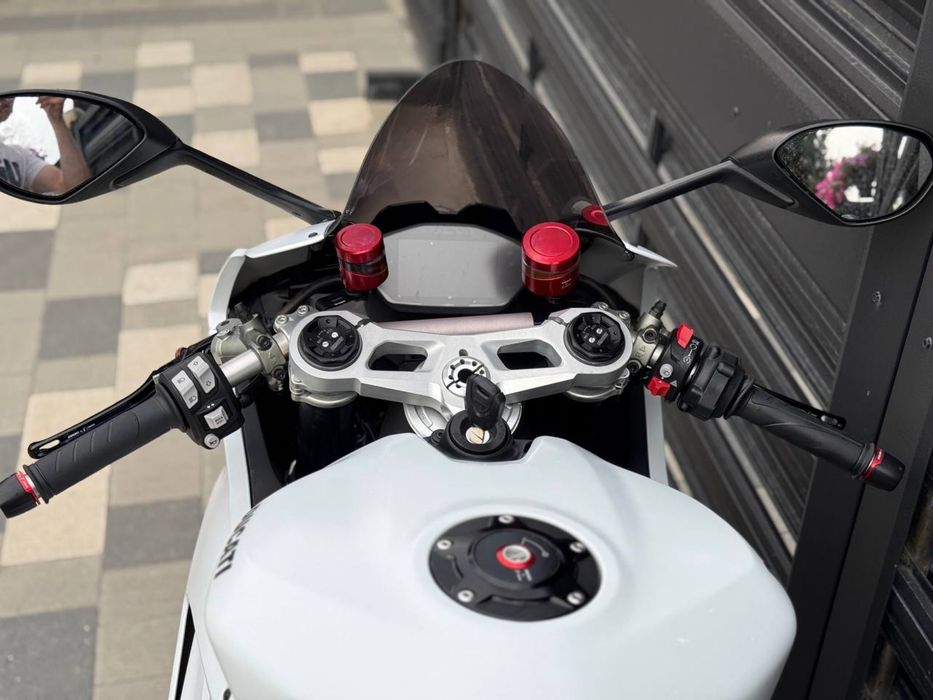 Ducati Panigale V2 2023 рік
