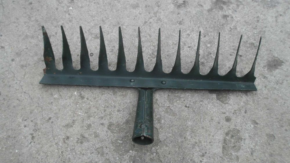 Грабли садовые металлические