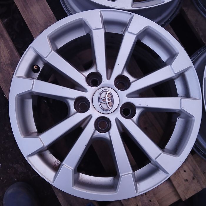 Оригінальні диски 5/114.3 r16 Toyota Avensis, Prius, Camry і ін