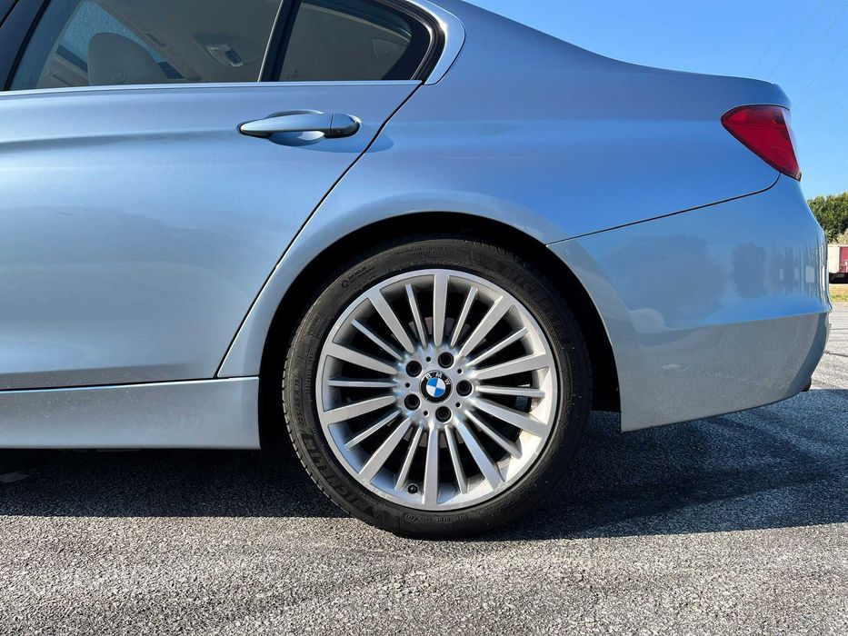 BMW 328i Auto Luxury Line