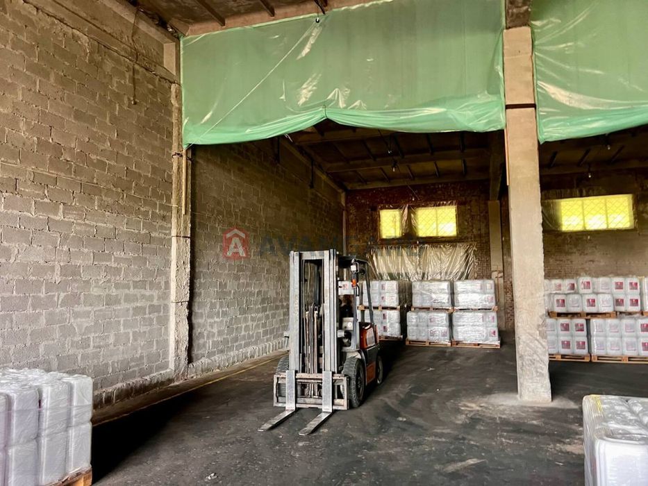 Продається виробничо-складська будівля з залізничною колією!