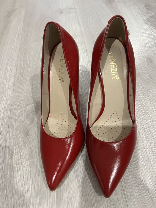 Szpilki Venezia roz. 37