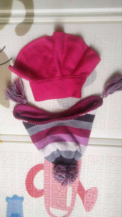 Зимові шапки (3 шт) на 4-8 років для дівчинки