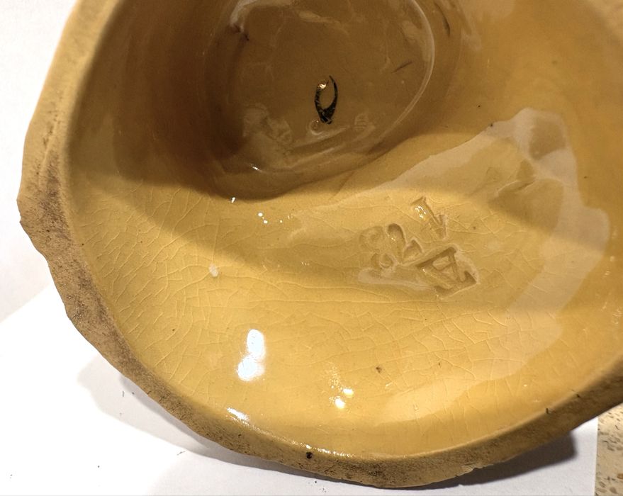 Rara antiga fosforeira figurativa em cerâmica alemã  “yellowware” de Anton Tschinkel