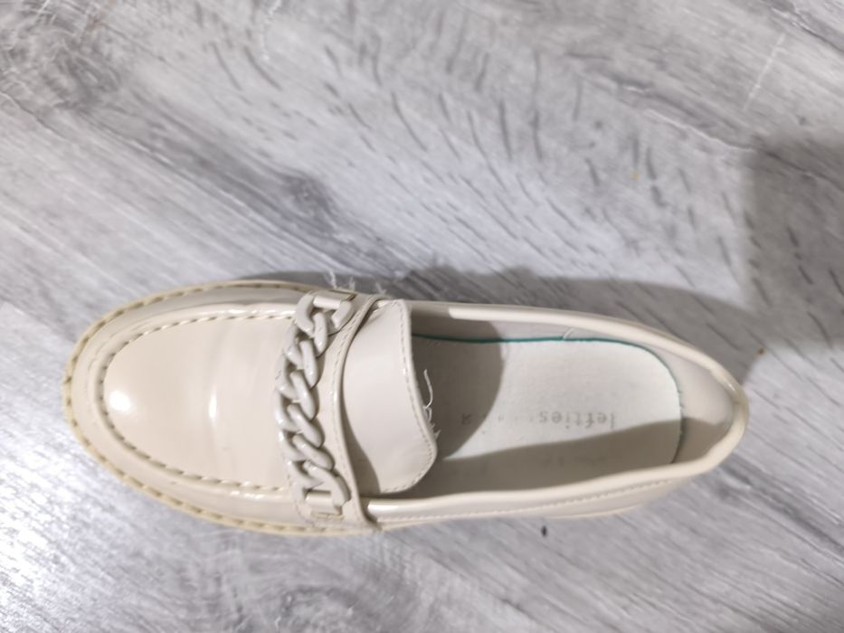 Sapatos bejes 30
