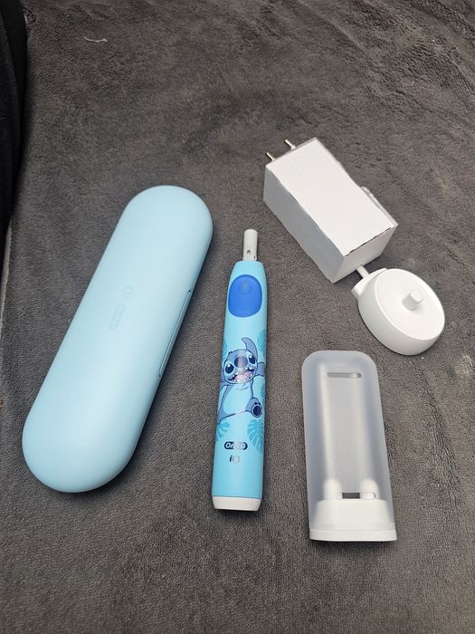 Oral B IO kids 6+ stitch ładowarka etui podstawka na końcówki