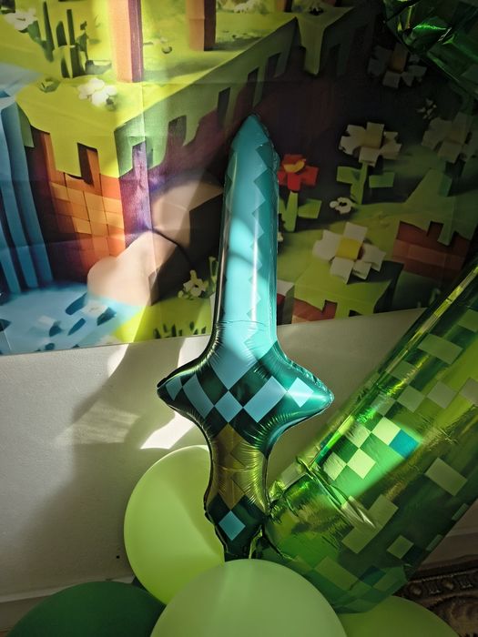 Банер  з днем народження майнкрафт, кульки.