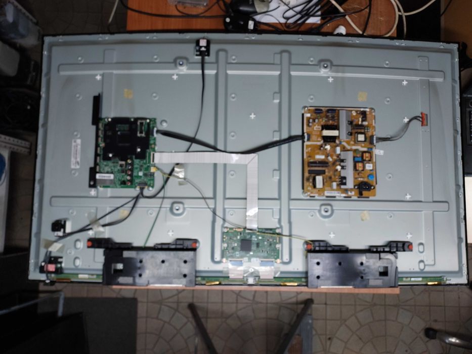 TV Samsung UE55J6300 "ecran curvo" "placas"