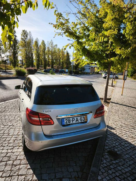 Automóvel Mercedes Classe B de 2014 (impecável)