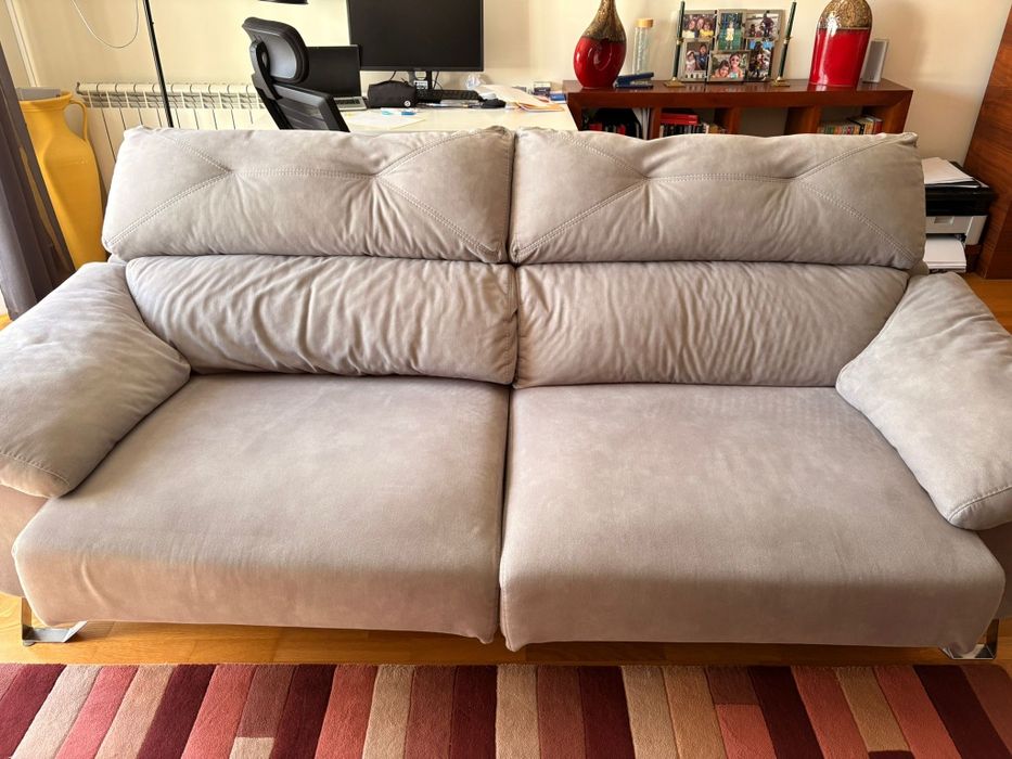 Sofá chaise longue cinza La Sénia