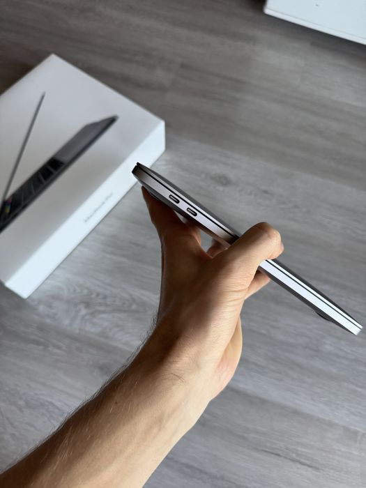 MacBook Pro 13 (2020) Touch Bar офіційний (повний компоект)