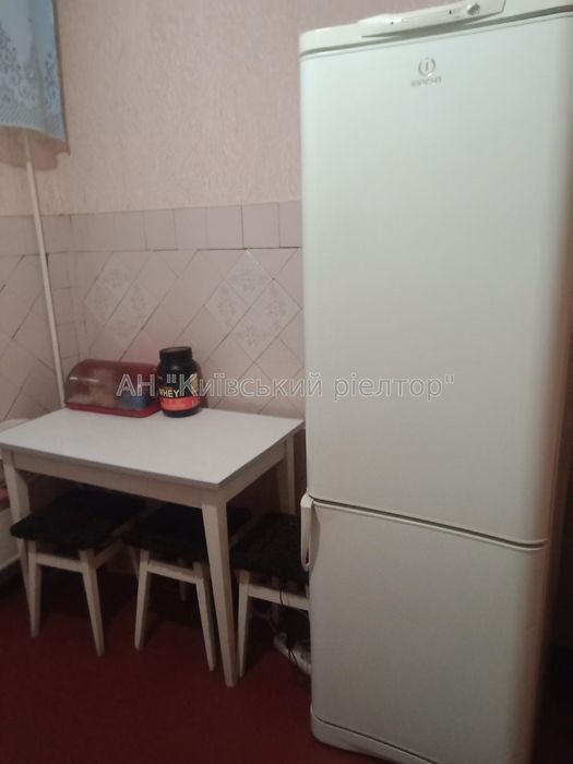 Оренда кімнати в 3 к. квартирі біля м. Вирлиця!