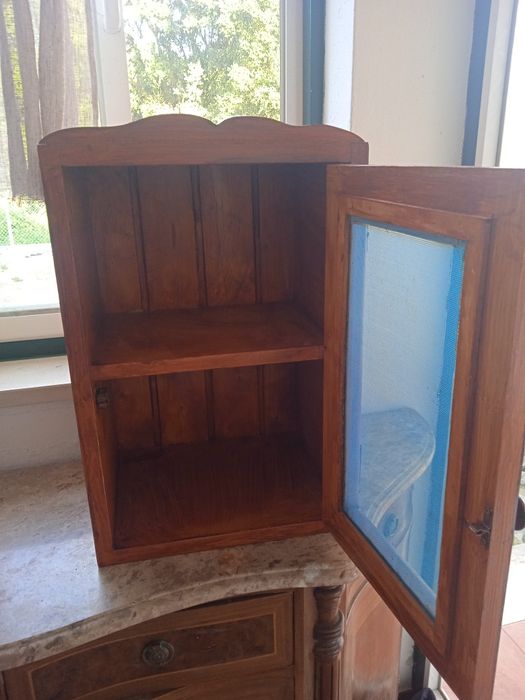 Armário guarda copos