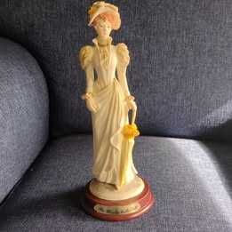 Estatueta Dama antiga em marfinite