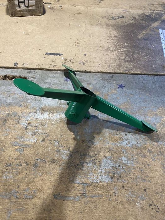 Металева підставка  під ялинку