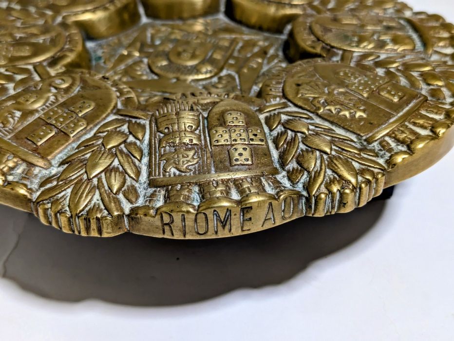 Prato com os Brasões das antigas colónias Portuguesas em bronze