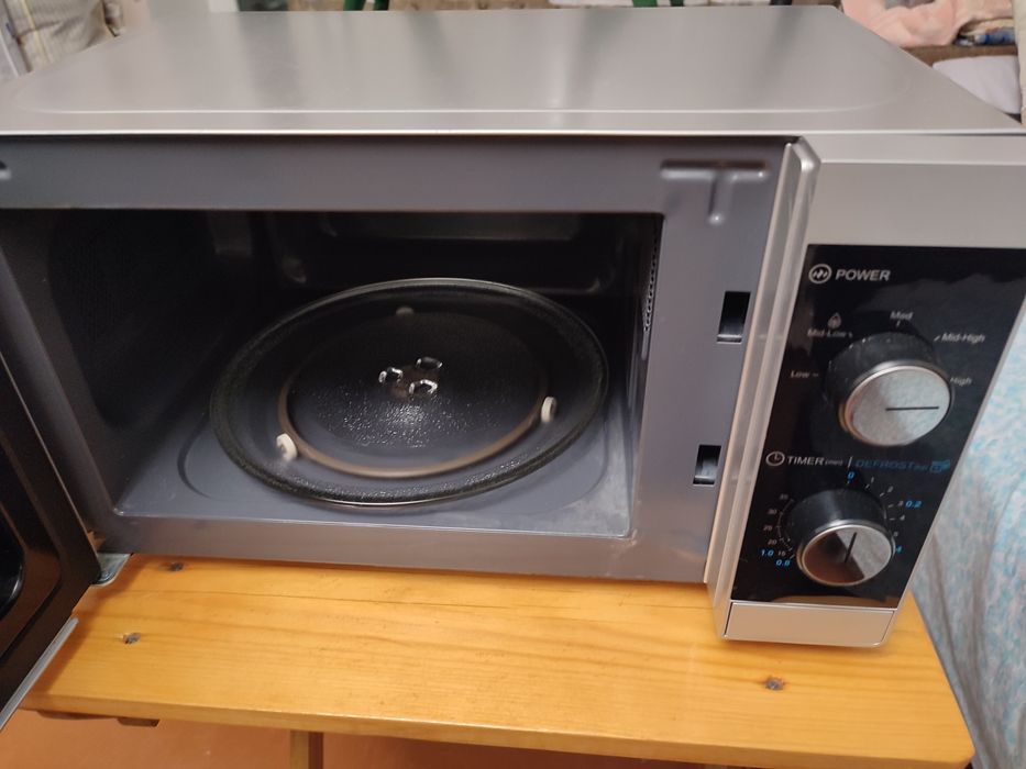 Мікрохвильова піч Sharp