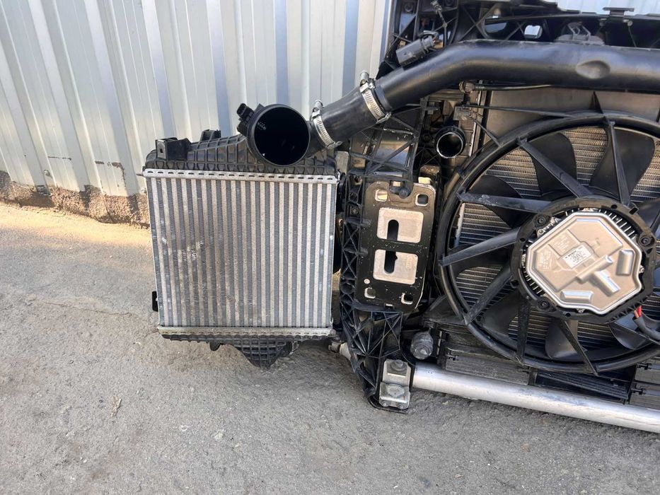 Q7 4M телевізор в зборі пас установочна панель радиатор жалюзи Рестайл