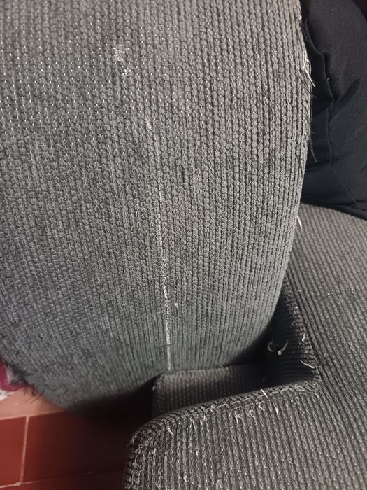Sofá usado com algumas marcar de uso normais. chaise longue modelável.