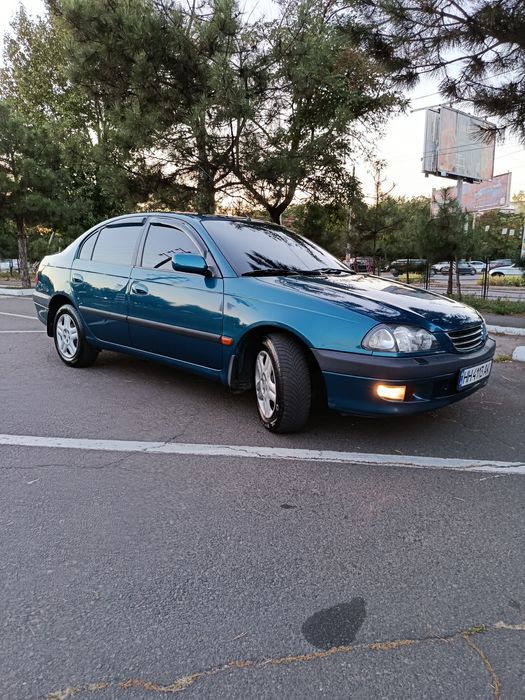 Продам машину Тайота Авенсис
