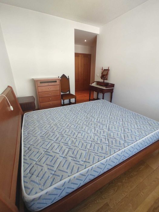 Espaçoso apartamento de 4 quartos - Coimbra