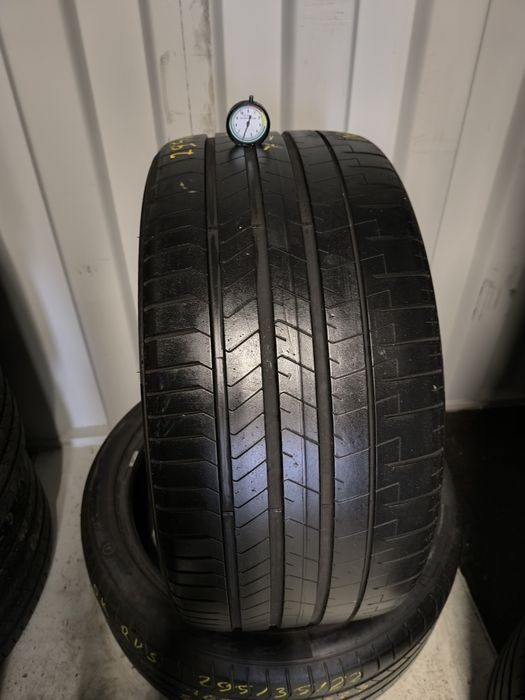 Opona Pirelli P zero 295/35/22 pojedynka