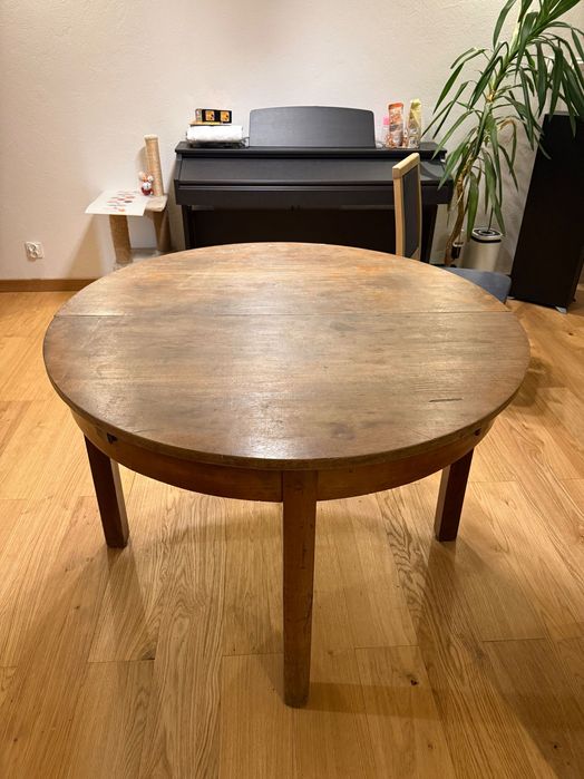 Stół drewniany i 4 krzesła