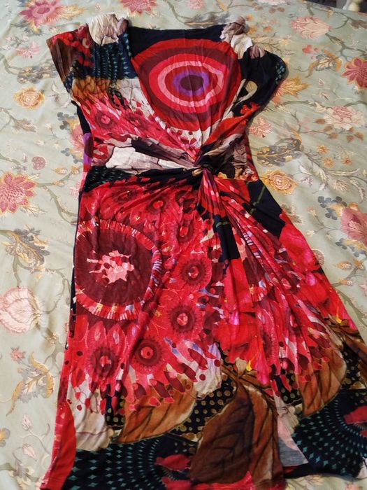 Czarna sukienka w czerwone kwiaty Ołówkowa Desigual M 38