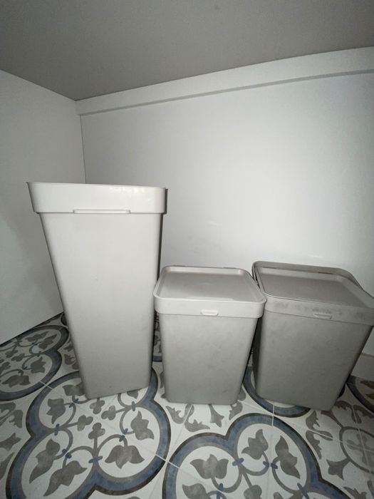 Caixotes lixo com tampa