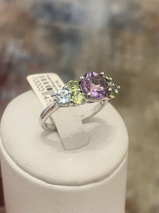 Srebrny pierścionek z naturalnymi kamieniami