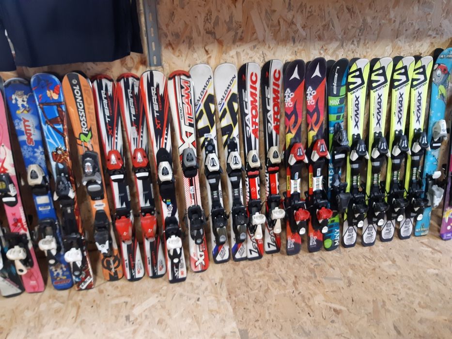 Дитячі гірські лижи.