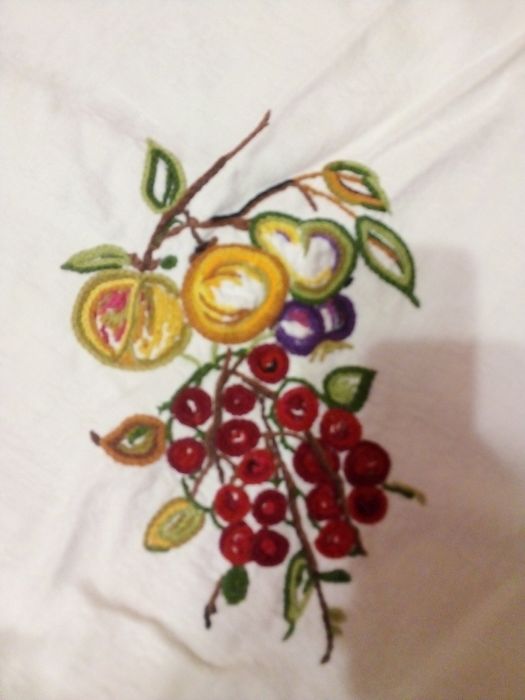 Вышитая скатерть на стол