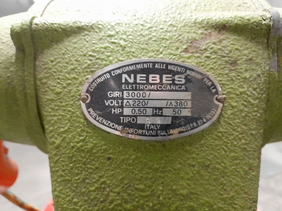 Máquina de Afiar Ferramentas Industriais com Motor Elétrico NEBES 0.5