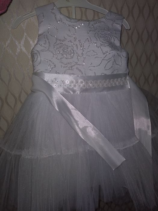 Продам платье.Одевали 1 раз, отправка укрпошта,нова пошта.