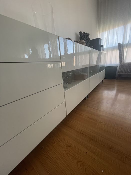 Conjunto mesa e aparador