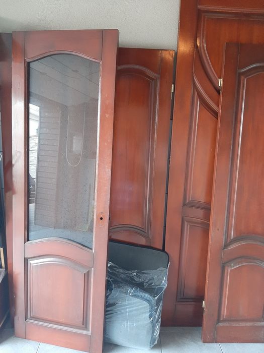 Двері дерев'яні.