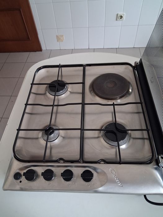 Placa Candy com 3 bocas a gás e uma elétrica. Como nova