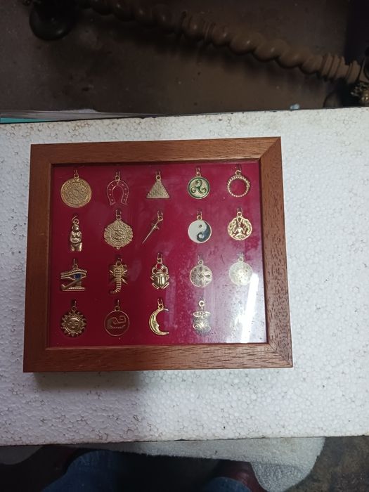 Belo conjunto de amuletos
