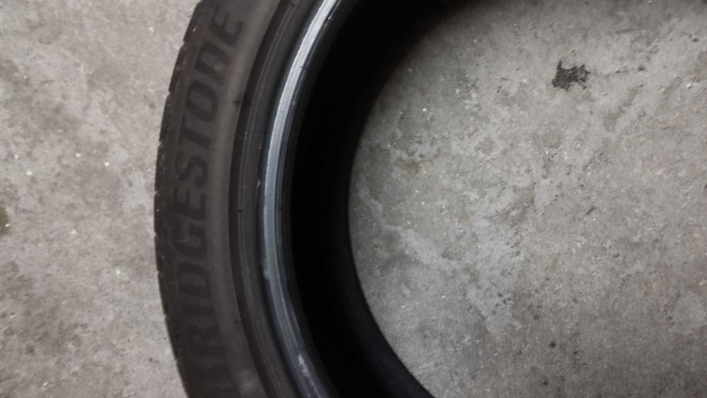 Pneu Bridgstone Turanza 235/45 R18 Semi-Novo em Excelente Estado!