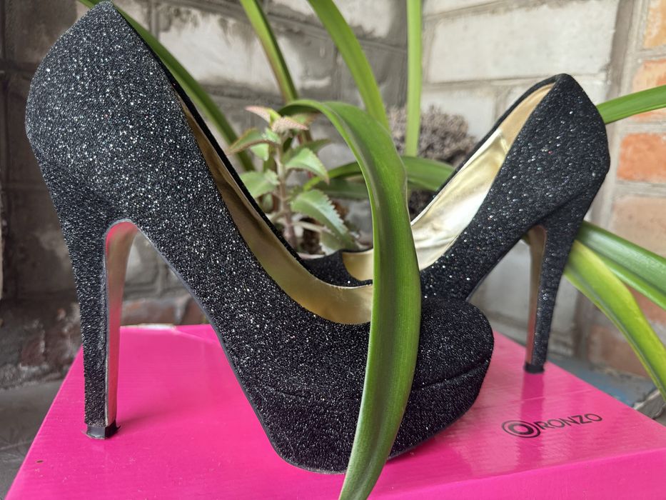 Чорні туфлі