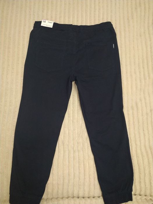 Штани чоловічі 38-го розміру.