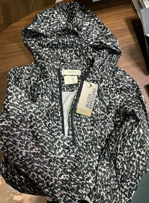 Impermeável 6-7 anos novo Mango