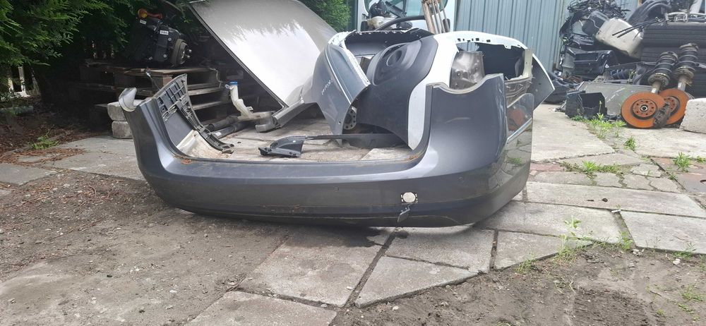 zderzak tył passat b6 kombi la7t