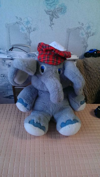 Мягкая игрушка слоник - не маленьких размеров